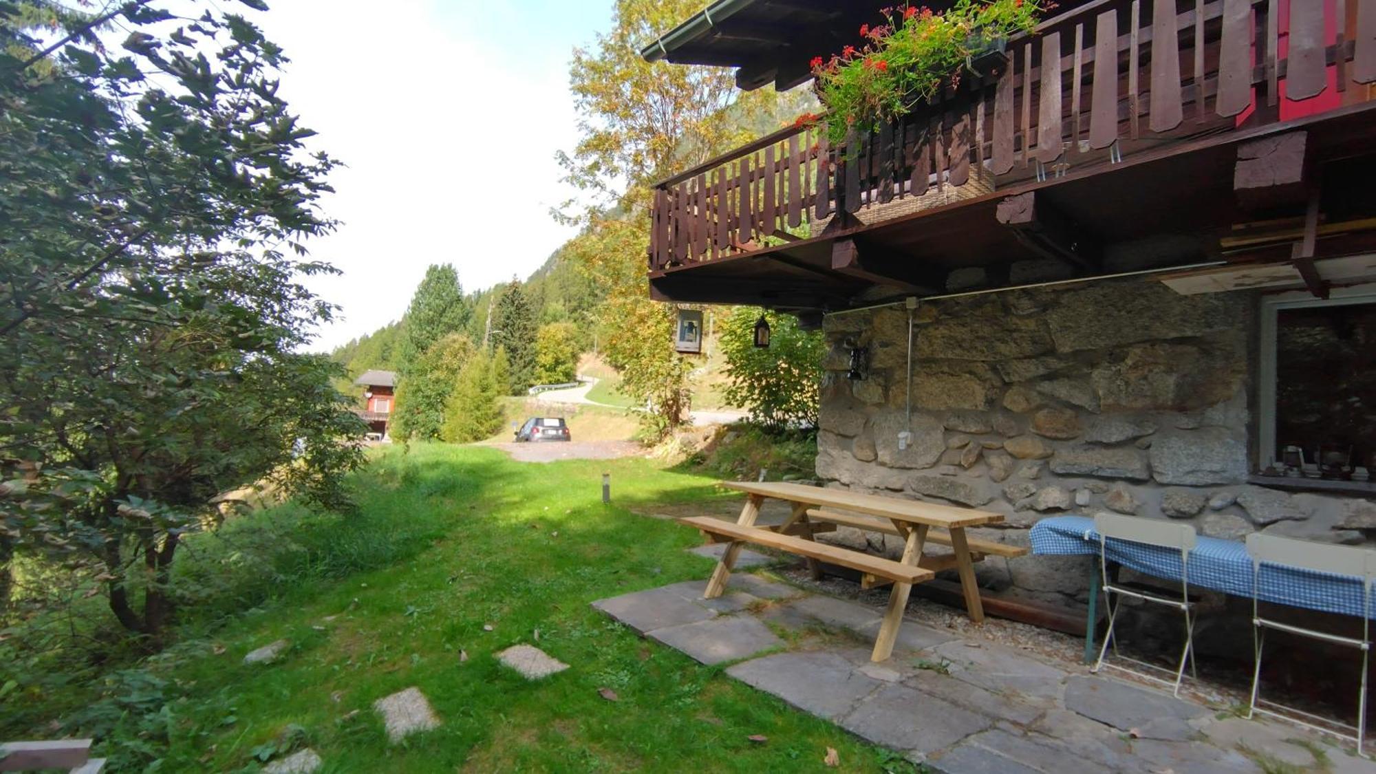 Petit Chalet Rustique Et Bucolique Bovernier Luaran gambar