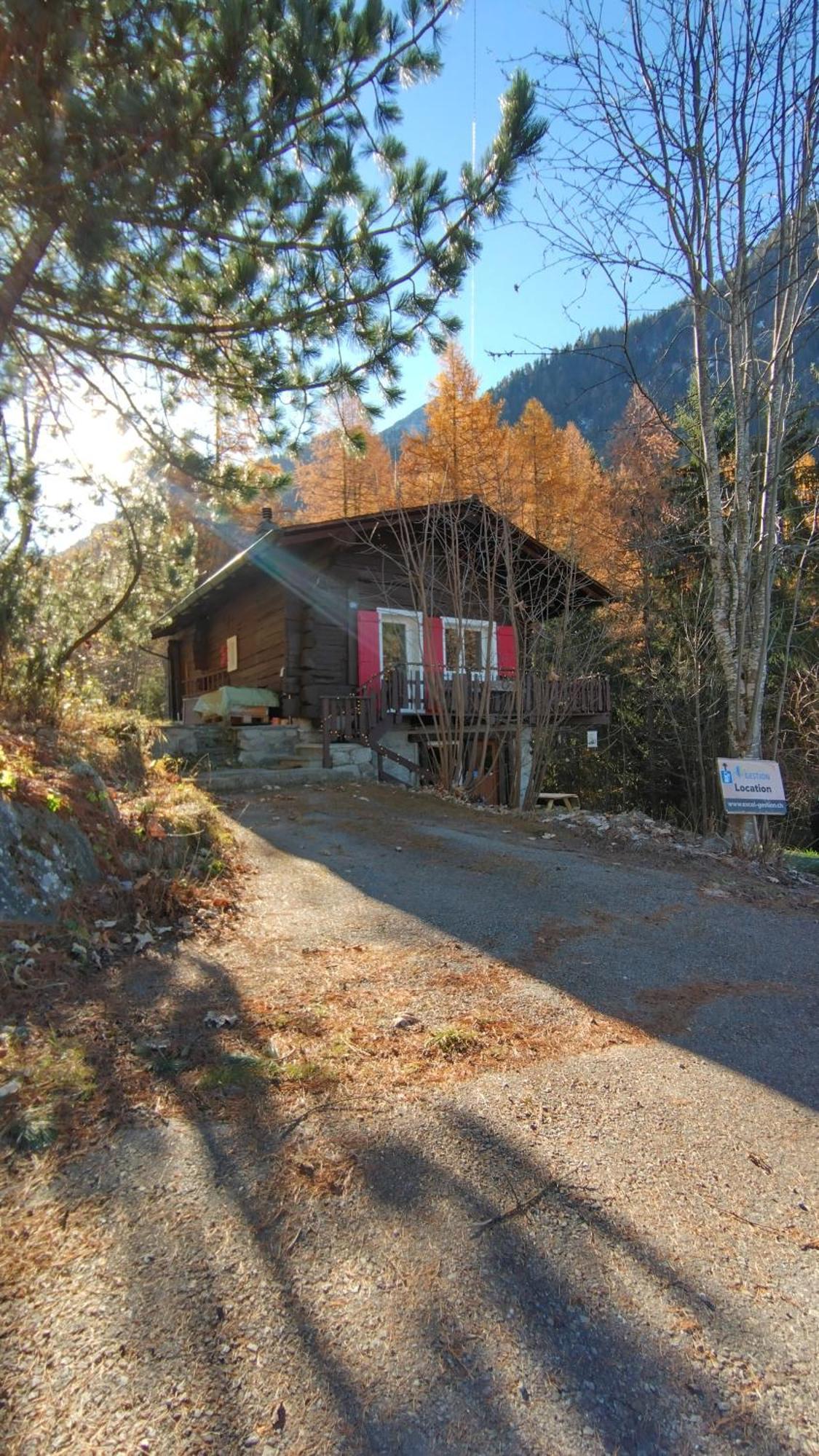 Petit Chalet Rustique Et Bucolique Bovernier Luaran gambar