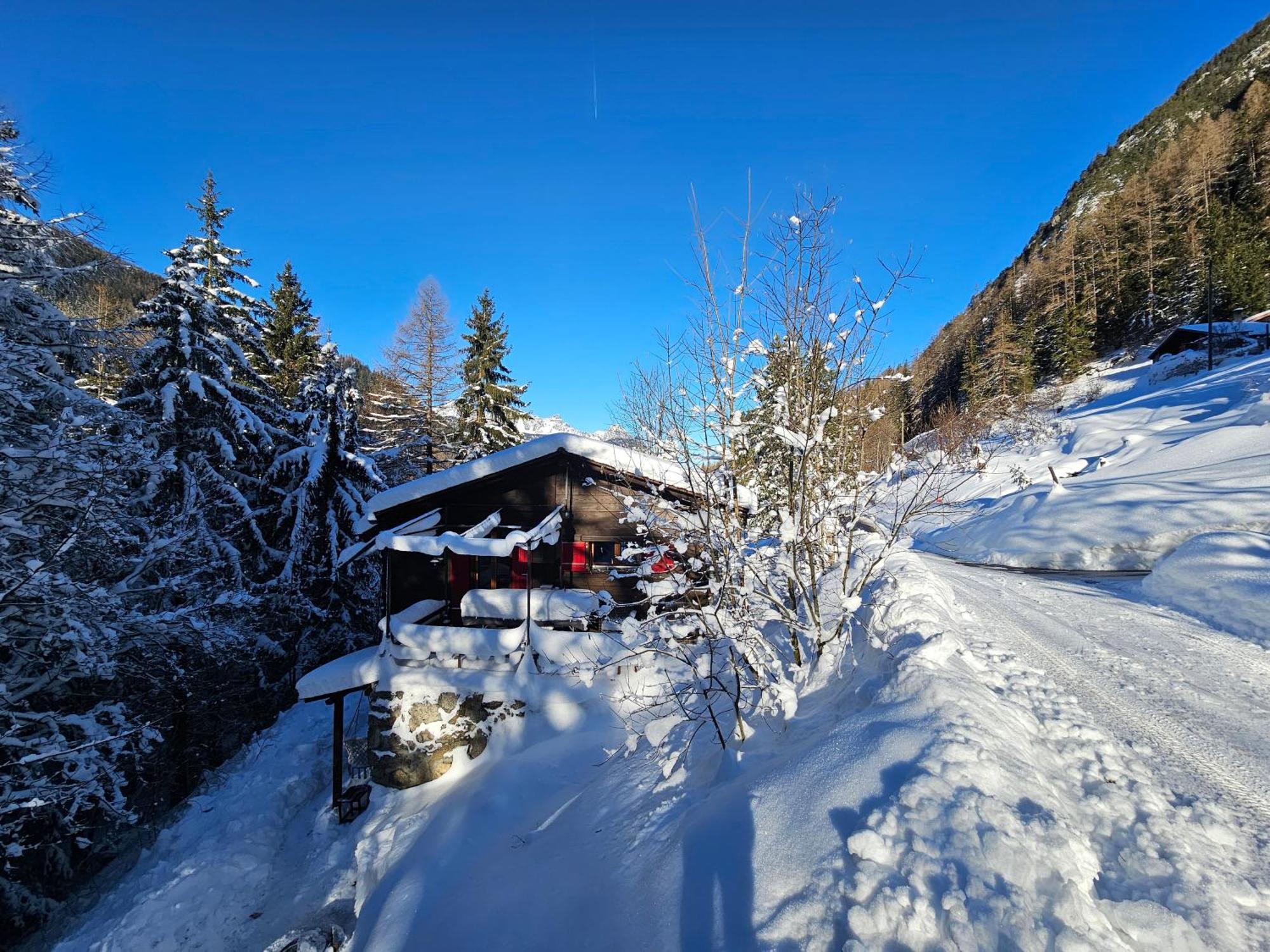 Petit Chalet Rustique Et Bucolique Bovernier Luaran gambar